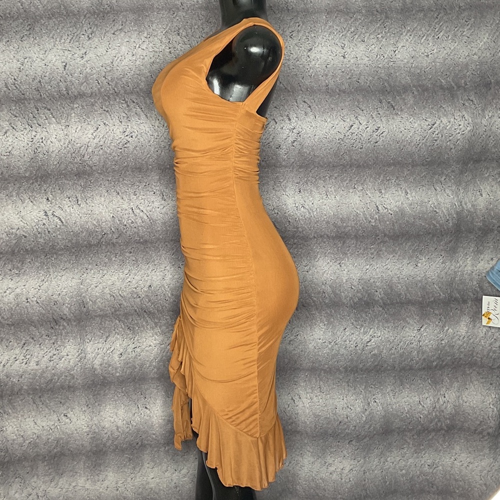 Backless Ruffle Hem Bodycon Dress - Picture 2 of 4